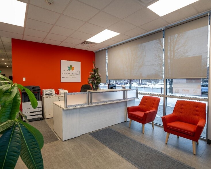 More Photos Of 275 Rue Latour, Saint-Jérôme Office For Sale