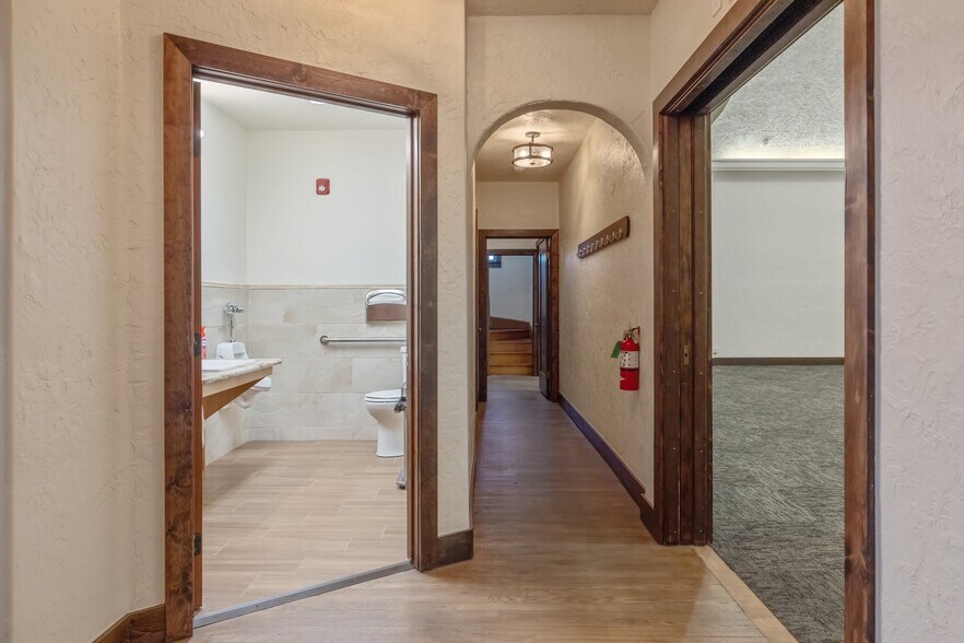 More Photos Of 128 S E St, Exeter Storefront For Sale