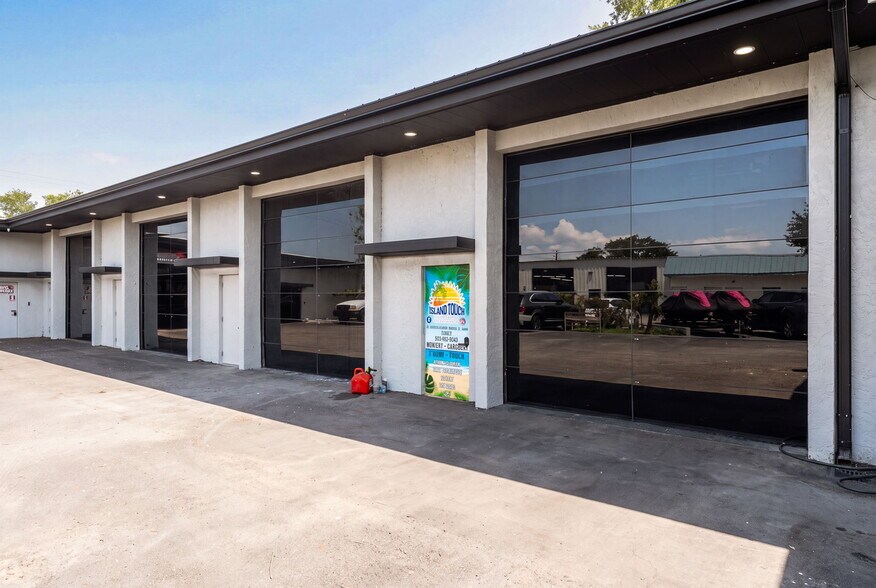More Photos Of 501 Interstate Ct, Sarasota Warehouse For Sale