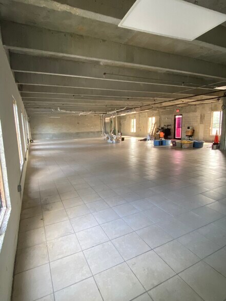 More Photos Of 9726 E Indigo St, Miami Office For Lease