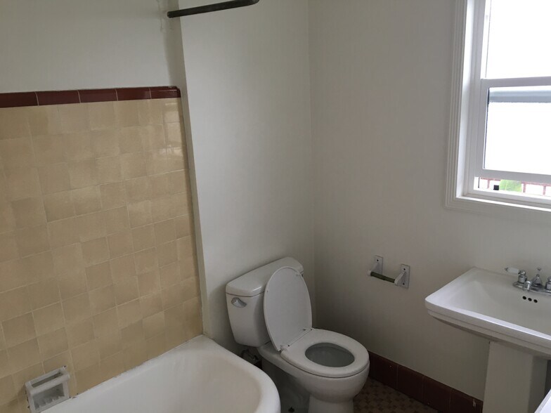 More Photos Of 1906-1912 Cimarron St, Los Angeles Apartments For Lease