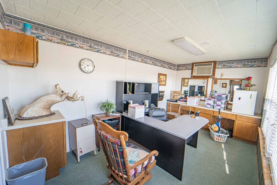 More Photos Of 1112 W Main St, Olney Office For Sale