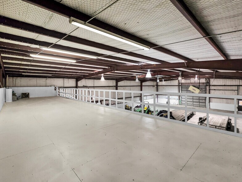 More Photos Of 7387 TX-164 Hwy, Buffalo Warehouse For Lease