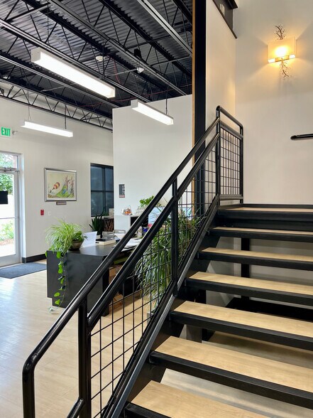 More Photos Of 2000 W Hamilton Pl, Englewood Office For Lease