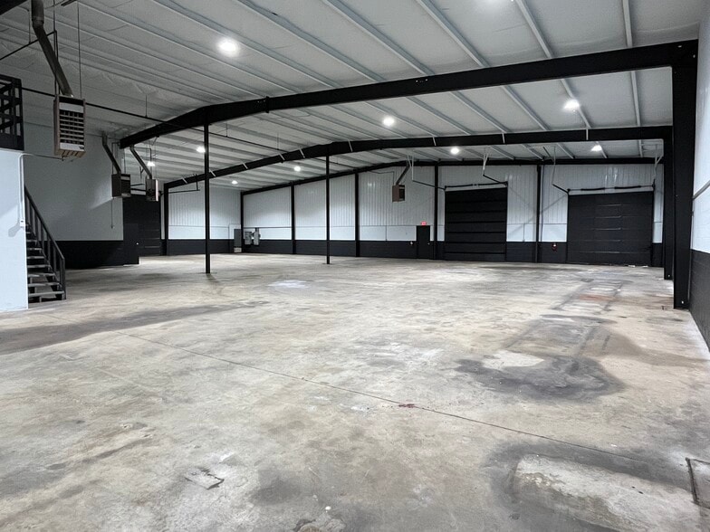 More Photos Of 1401 Fotler St, Springfield Warehouse For Sale