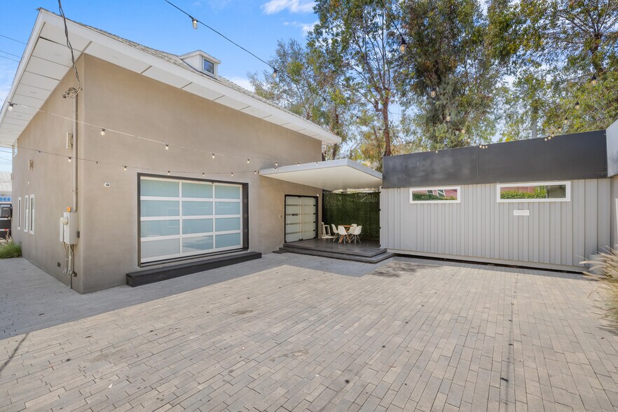 More Photos Of 7065 Lexington Ave, West Hollywood Loft Creative Space For Sale