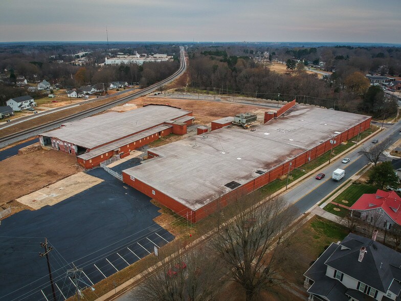 More Photos Of 501 S Main St, Landis Manufacturing For Sale