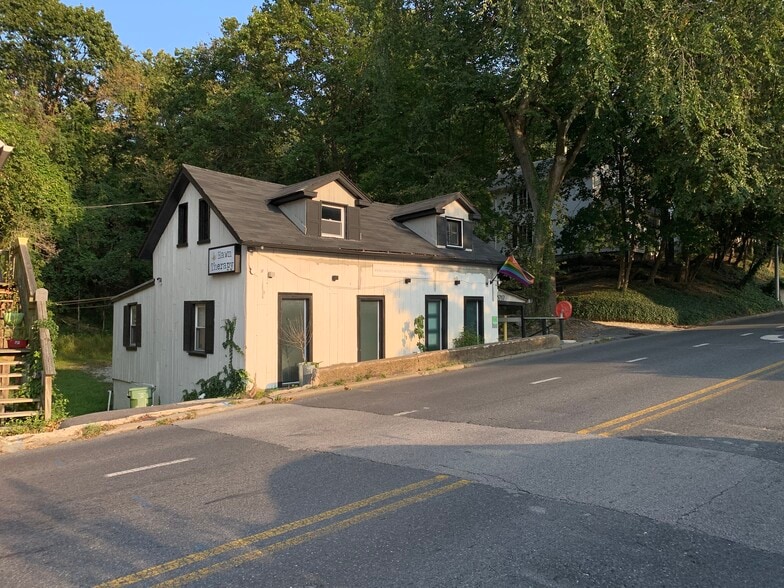 More Photos Of 5717 Falls Rd, Baltimore Loft Creative Space For Lease