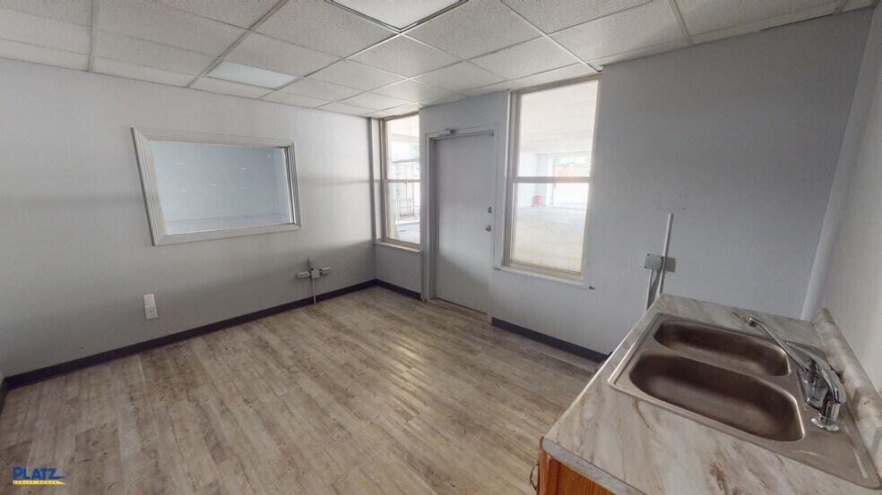 More Photos Of 5500 Market St, Youngstown Office For Lease