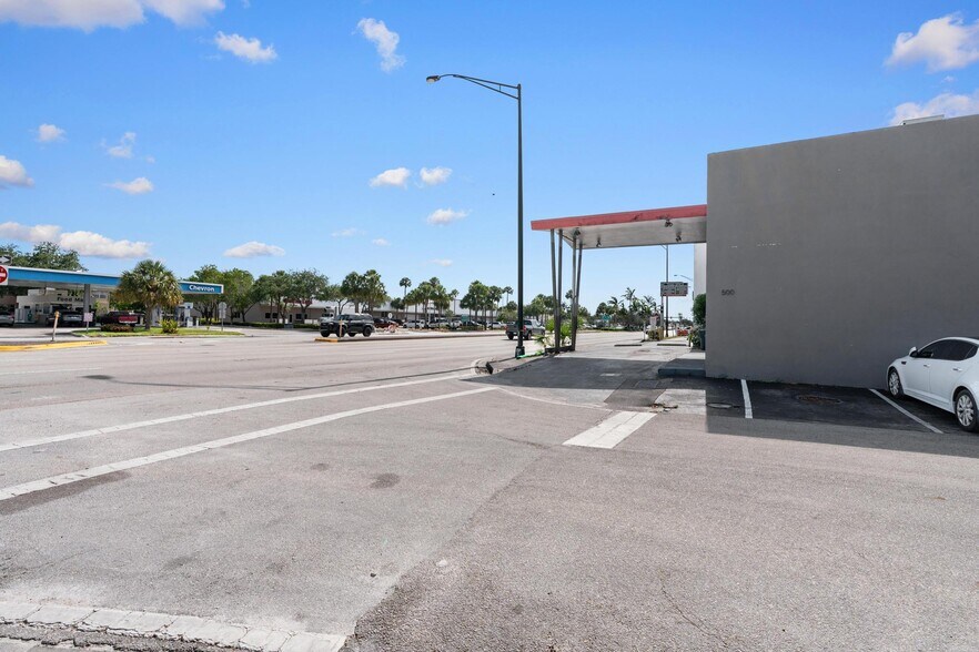 More Photos Of 1500 E Commercial Blvd, Fort Lauderdale Freestanding For Lease