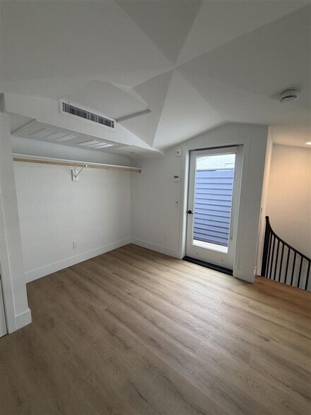 More Photos Of 7606 Girard Ave, La Jolla Apartments For Sale