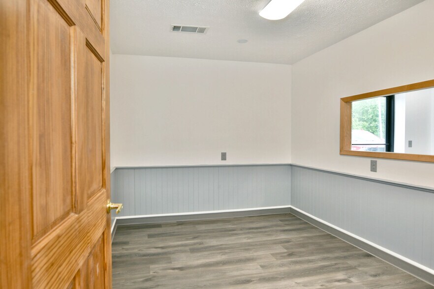 More Photos Of 3019 Parkman Rd NW, Warren Flex For Sale