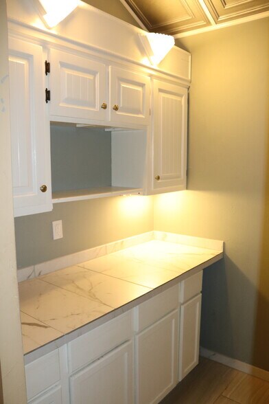 More Photos Of 519 E Walnut St, Green Bay General Retail For Sale