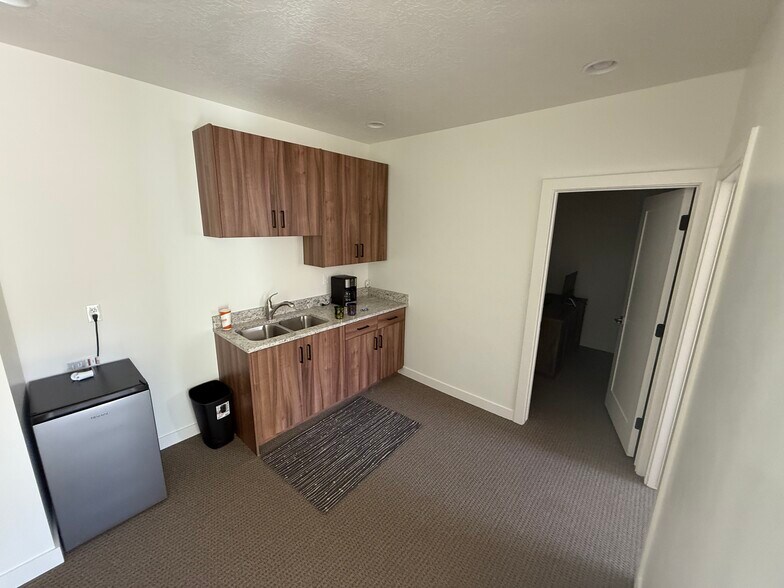 More Photos Of 5508 240 N, Hurricane Industrial For Lease