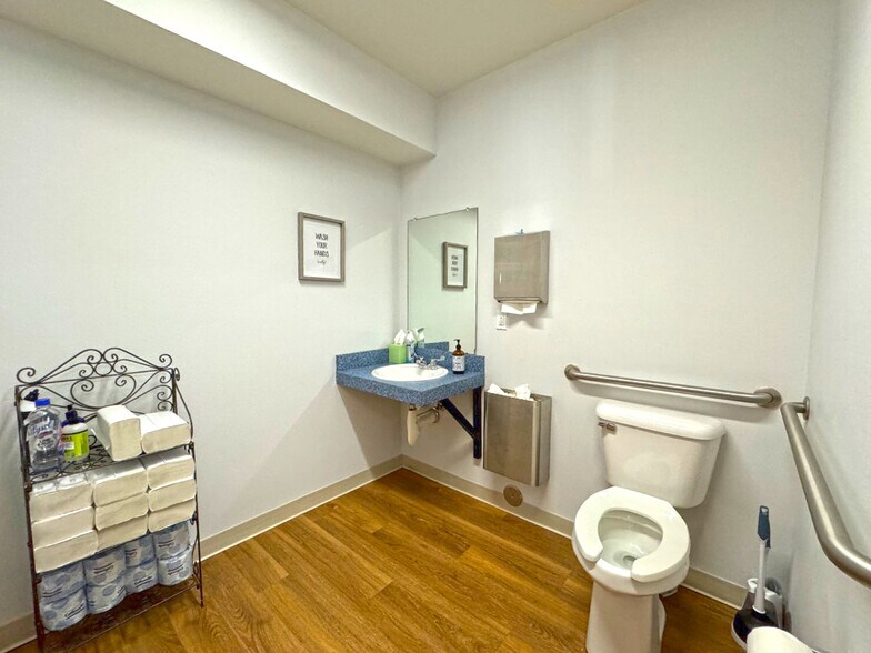 More Photos Of 108 Coronado Ct, Fort Collins Office For Sale