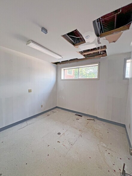 More Photos Of 334 W Main St, Decatur Flex For Lease