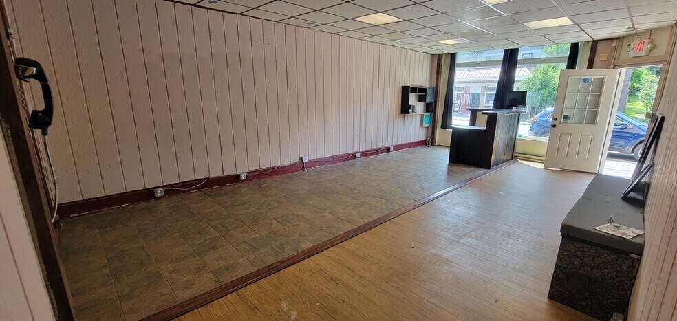More Photos Of 325 N Main St, Liberty Flex For Lease