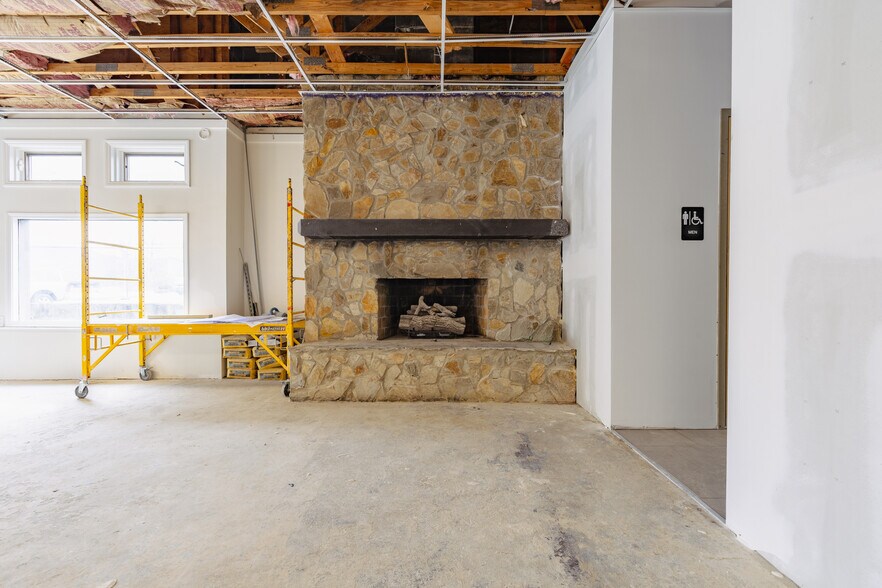 More Photos Of 110 High Country Sq, Banner Elk General Retail For Lease