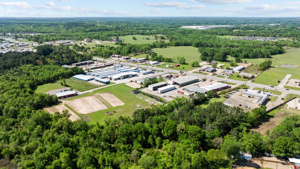 More Photos Of 2410 S Main St, Lindale Office For Sale