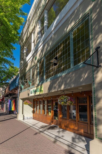 More Photos Of 115-125 NW Oregon Ave, Bend Restaurant For Sale