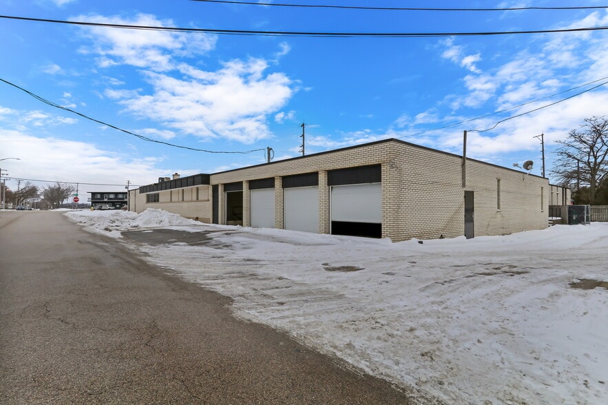More Photos Of 1400 Sunset Ave, Waukegan Medical For Sale