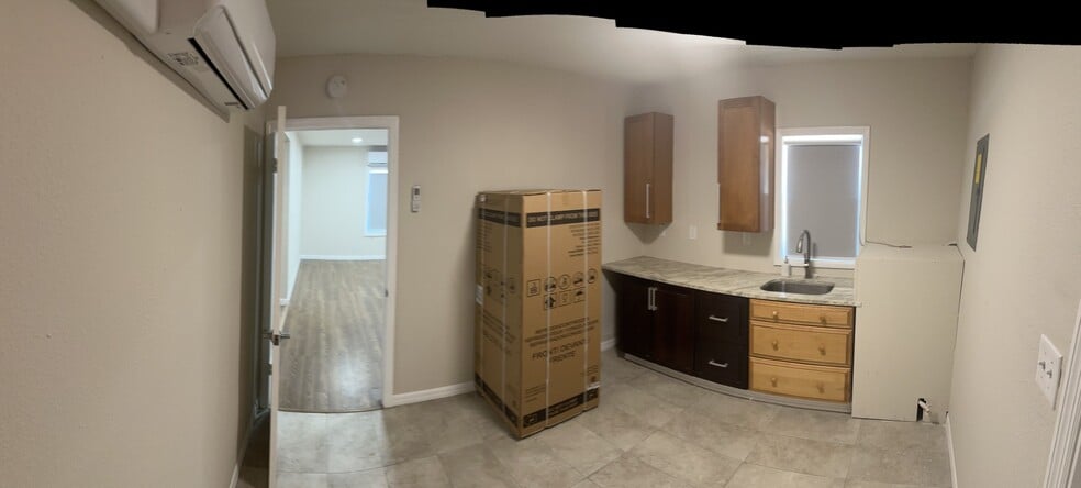 More Photos Of 4102 W Crest Ave, Tampa Service For Lease
