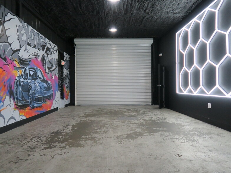 More Photos Of 5830 Star Ln, Houston Light Distribution For Lease