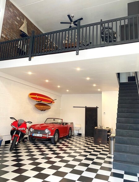 More Photos Of 958 Service St, West Palm Beach Warehouse For Lease