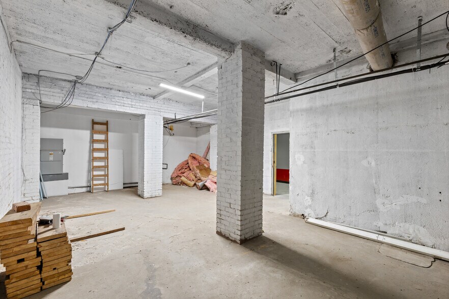 More Photos Of 2200 Union St, Bellaire Industrial For Sale