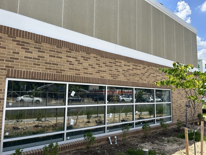 More Photos Of 7739 Annapolis Rd, Lanham Freestanding For Lease