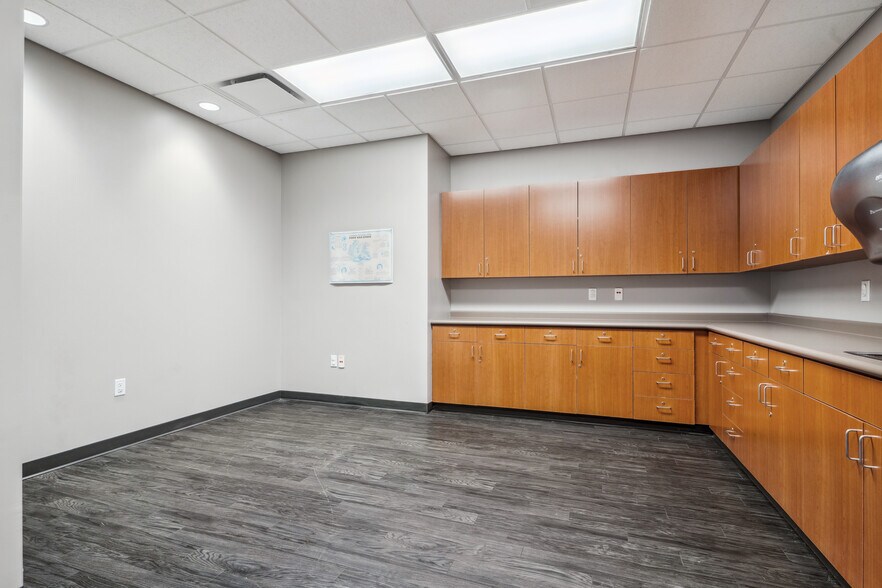 More Photos Of 1414 Main St, Keokuk Office For Sale
