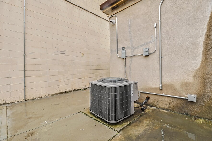 More Photos Of 1025 44th Ave, Oakland Warehouse For Sale