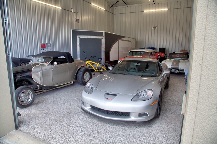 More Photos Of 2364 Industrial Ln, Broomfield Warehouse For Sale