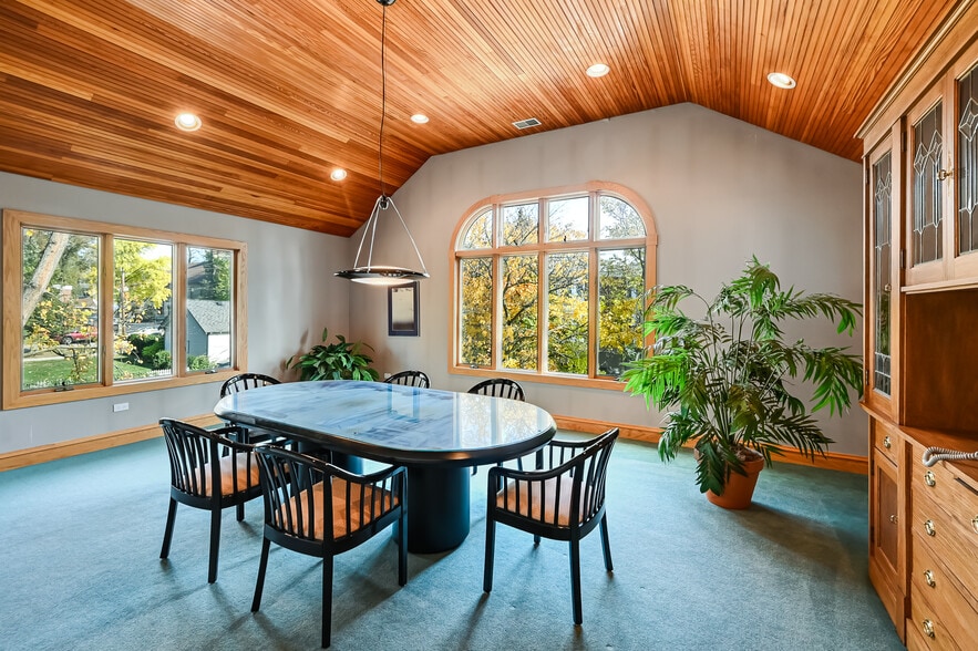 More Photos Of 15 N Lincoln St, Hinsdale Office For Sale