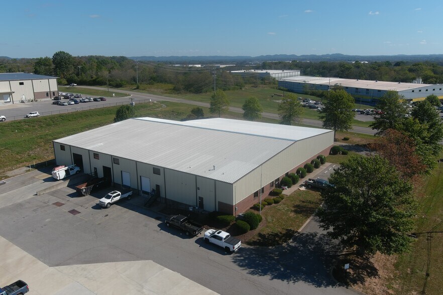 More Photos Of 1365 Gateway Dr, Gallatin Warehouse For Lease