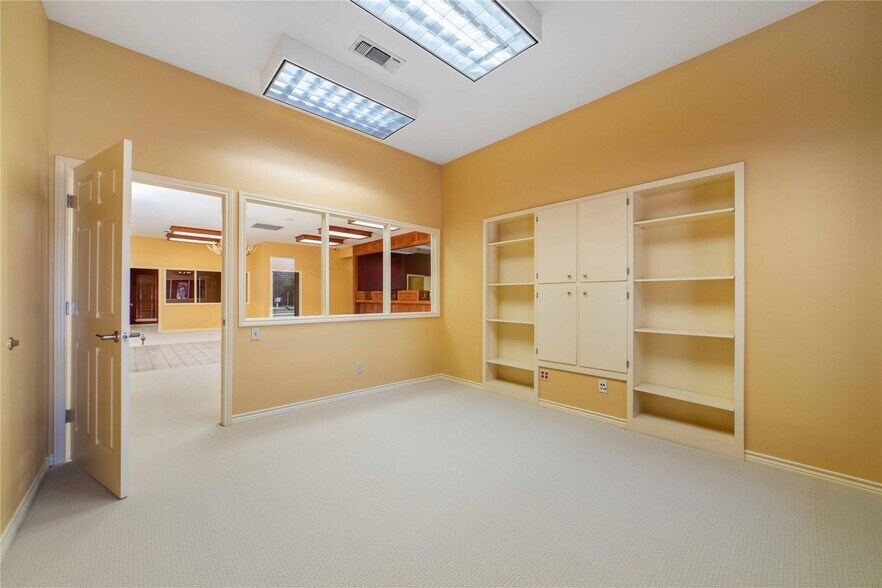 More Photos Of 3101 Austin Ave, Brownwood Bank For Sale