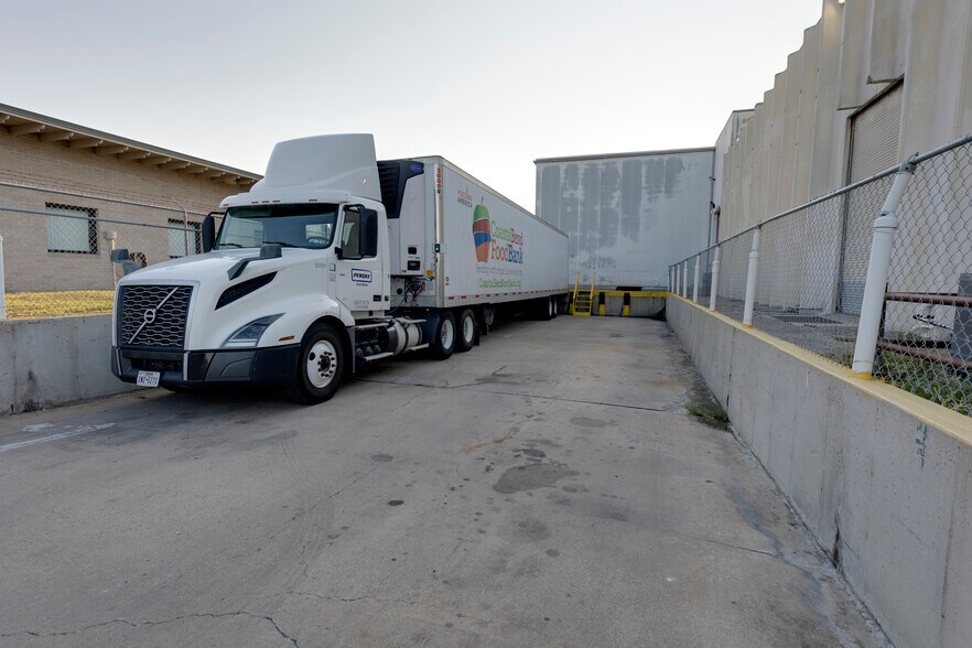 More Photos Of 826 Krill St, Corpus Christi Warehouse For Lease