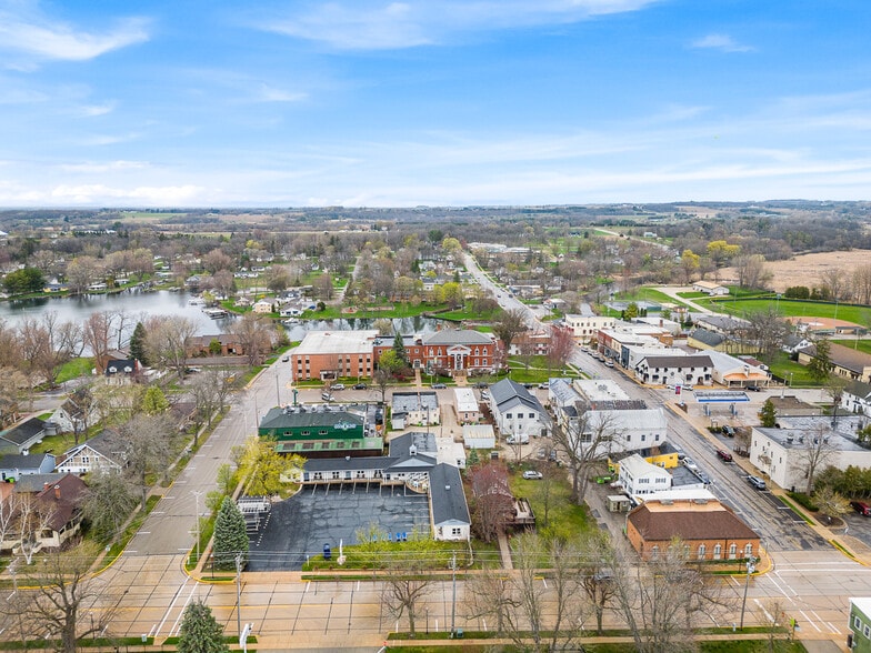 More Photos Of 488 South St, Green Lake Hotel For Sale
