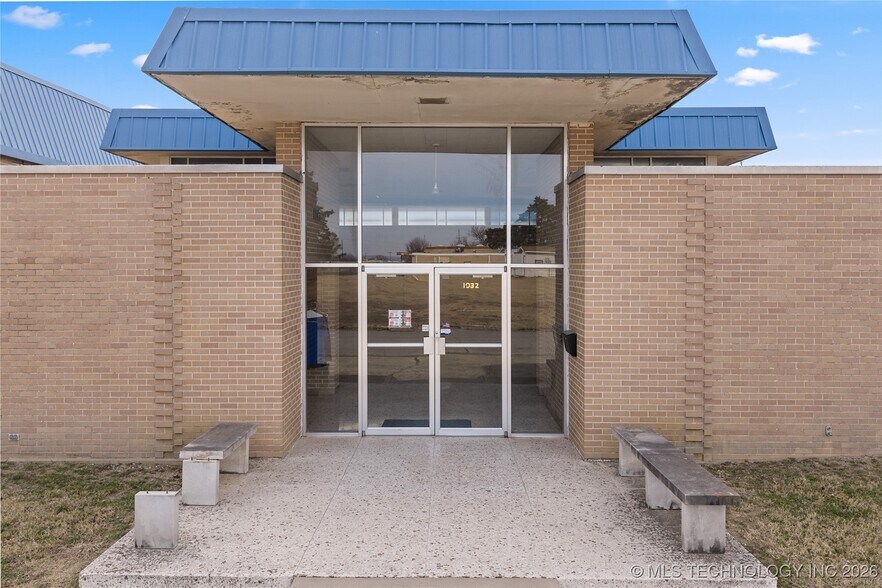 More Photos Of 1032 Cherry St, Ardmore Office For Sale