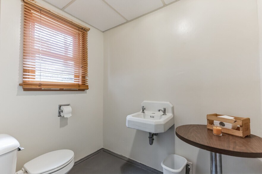 More Photos Of N11050 County Road A, Tomahawk Bar For Sale