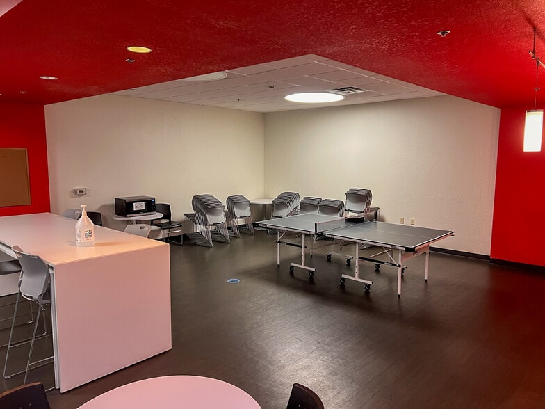 More Photos Of 7730 Market Center, El Paso Showroom For Lease