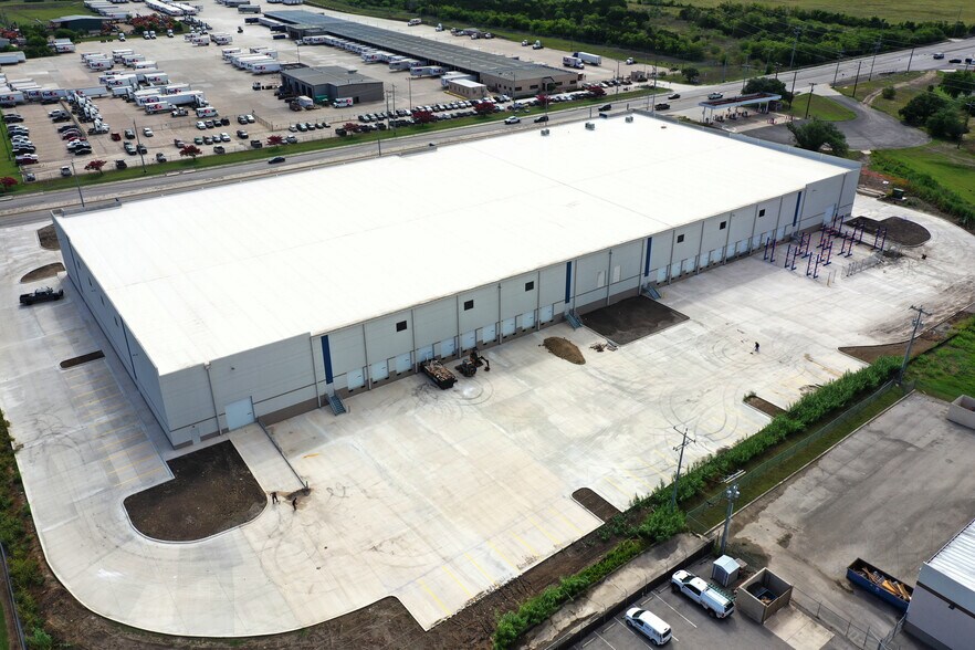 More Photos Of 7023 FM 3009, Schertz Warehouse For Lease