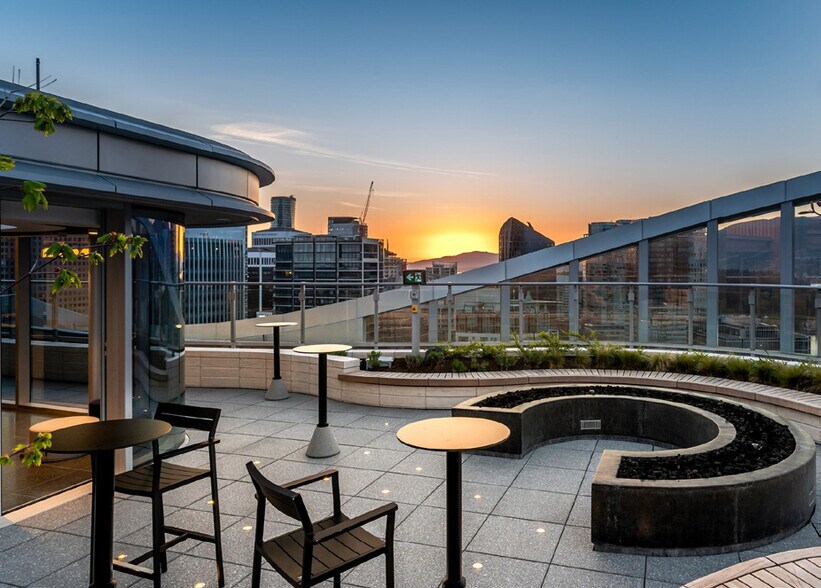 More Photos Of 320 Granville St, Vancouver Office For Sale