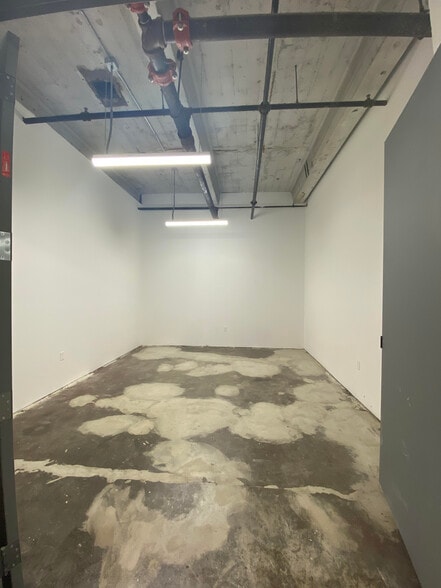 More Photos Of 901 E 31st St, Los Angeles Manufacturing For Lease