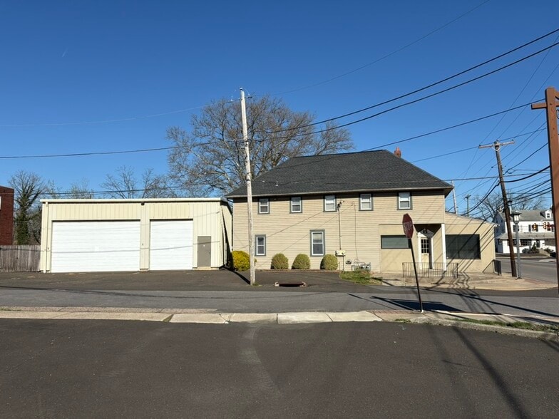 More Photos Of 3000 Mount Carmel Ave, Glenside Flex For Sale