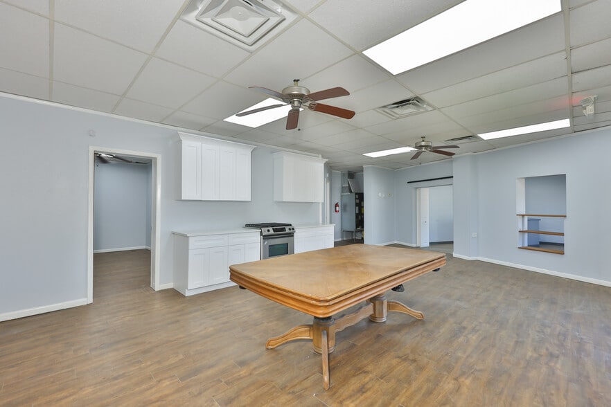 More Photos Of 1801 28th St N, Saint Petersburg Showroom For Sale