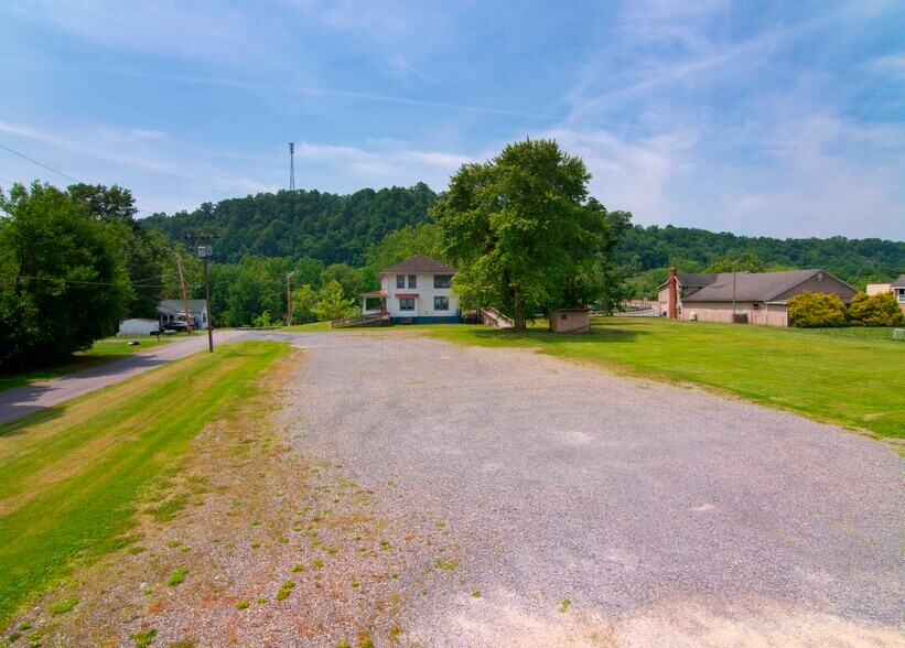 More Photos Of 101 Davis st, Alderson Freestanding For Sale