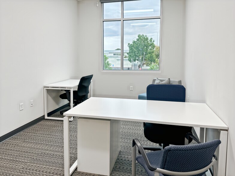 More Photos Of 980 W 6th St, Ontario Coworking Space