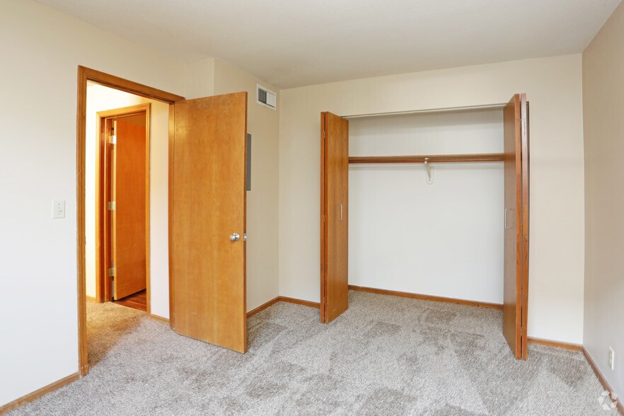 More Photos Of 1913 Farnam St, Omaha Apartments For Lease