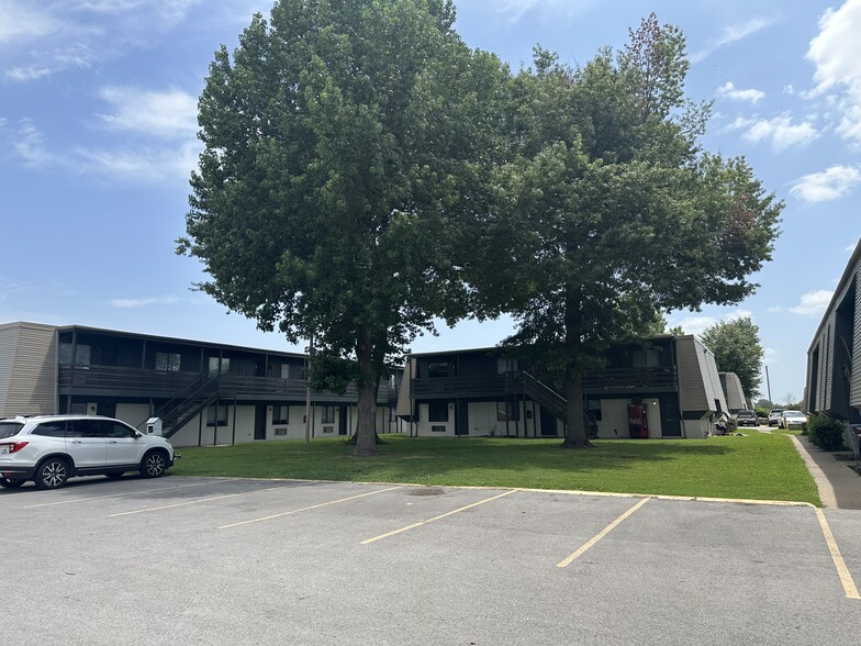 More Photos Of 1701 S West End St, Springdale Apartments For Sale